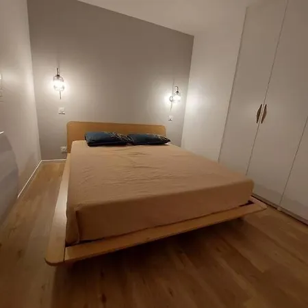 Pont De : Neuf Proche Paris Apartment